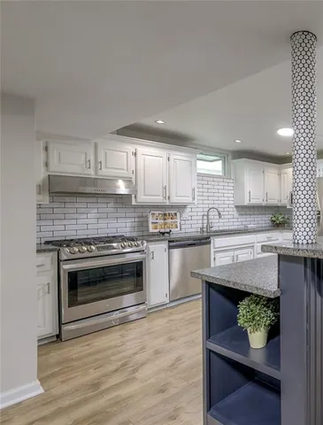 $389,900 | 405 17th Avenue South, Greenwood, MO 64034