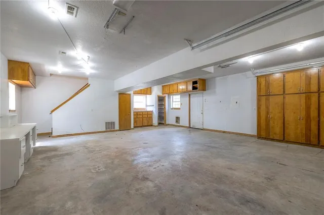 $389,900 | 405 17th Avenue South, Greenwood, MO 64034