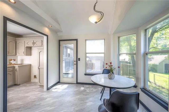 $389,900 | 405 17th Avenue South, Greenwood, MO 64034