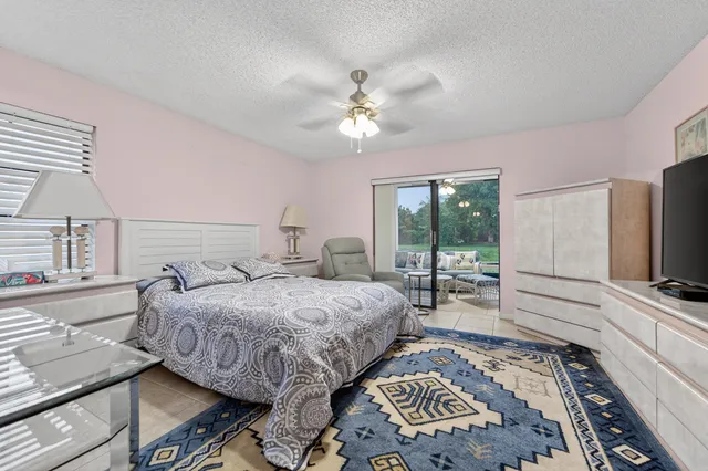 a en suite bathroom with a toilet sink and mirror