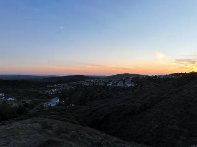 a view of a back yard