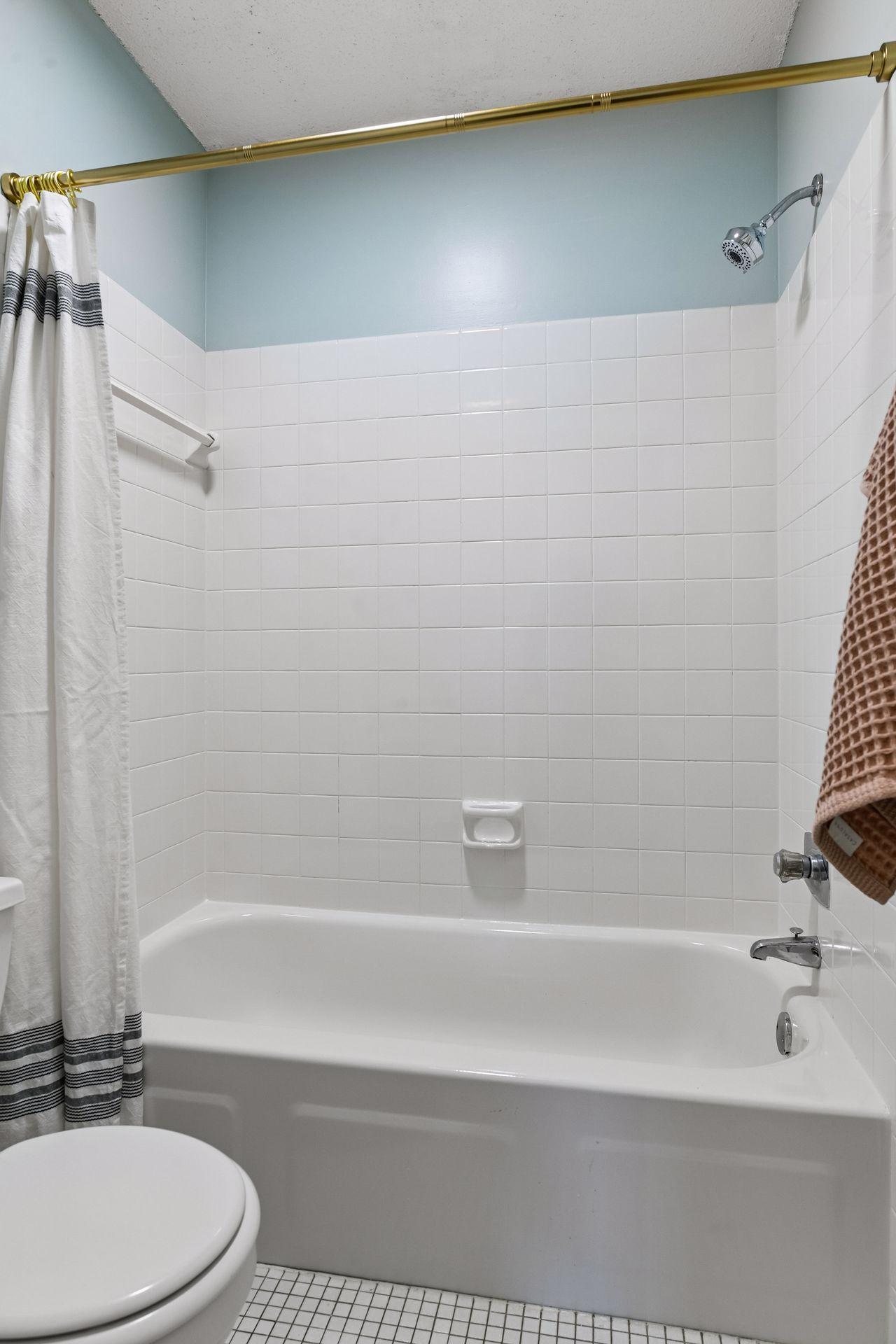 8948 Neill Lake Road, Unit B Eden Prairie, MN 55347 - Photo 31 of 35 Gallery Image 31