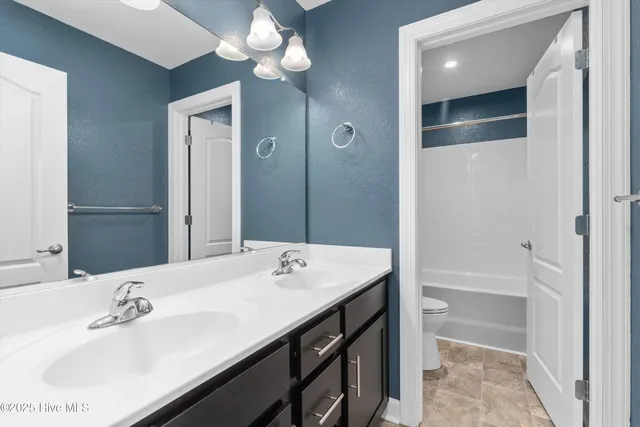 $585,000 | 110 Ashbee Court, Moyock, NC 27958