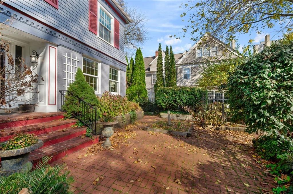 8 Dunmoyle Place Pittsburgh, PA 15217 - Photo 2 of 27