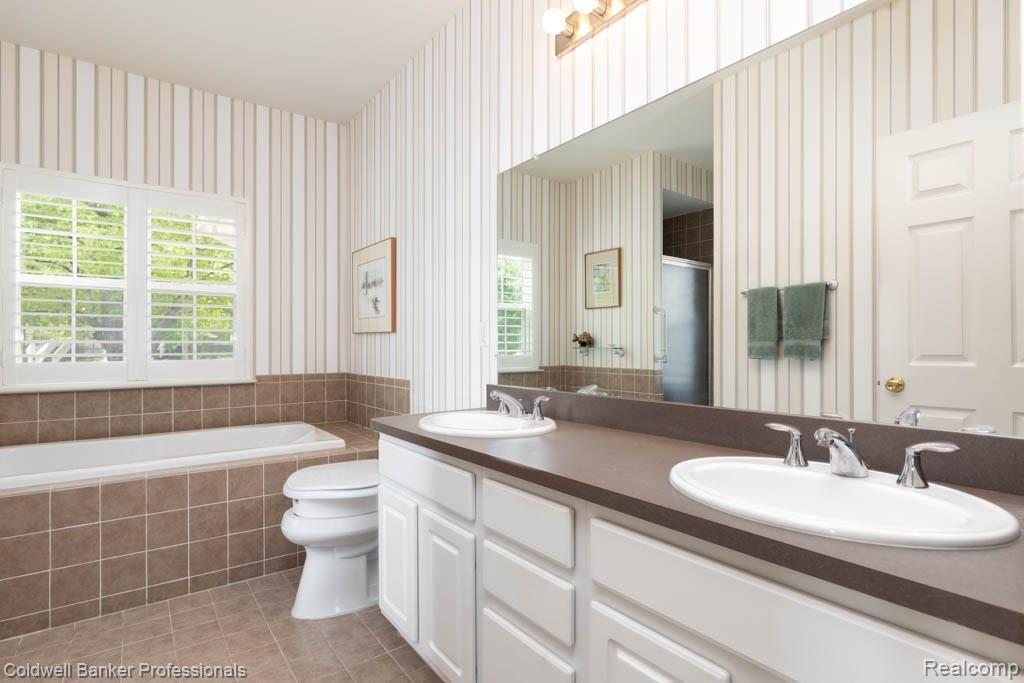 651 West Bluff Court Rochester, MI 48307 - Photo 19 of 36 651 W Bluff Ct-19.jpg