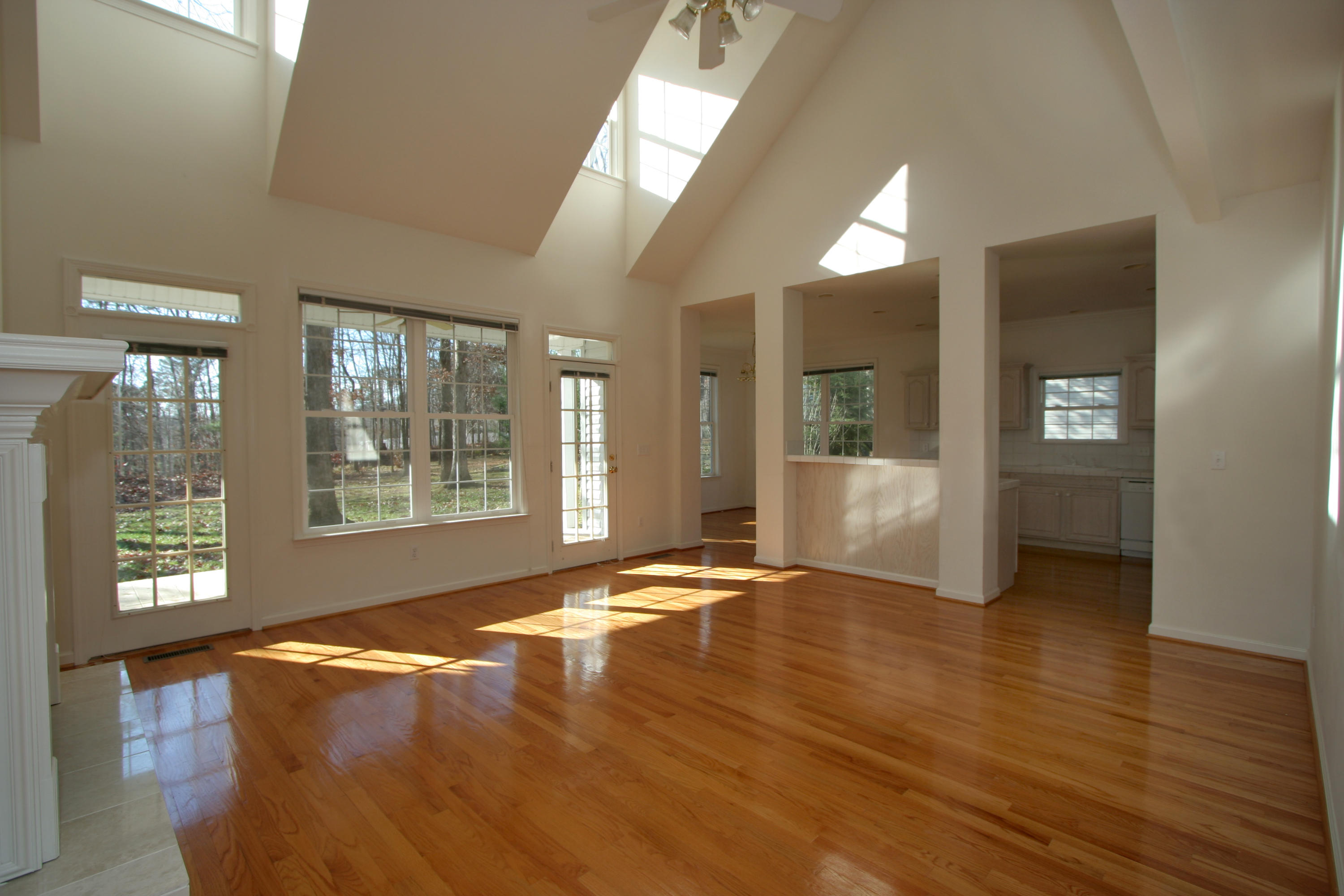 210 Inata Lane Loudon, TN 37774 - Photo 3 of 13 03_210InataLane_GreatRoom02
