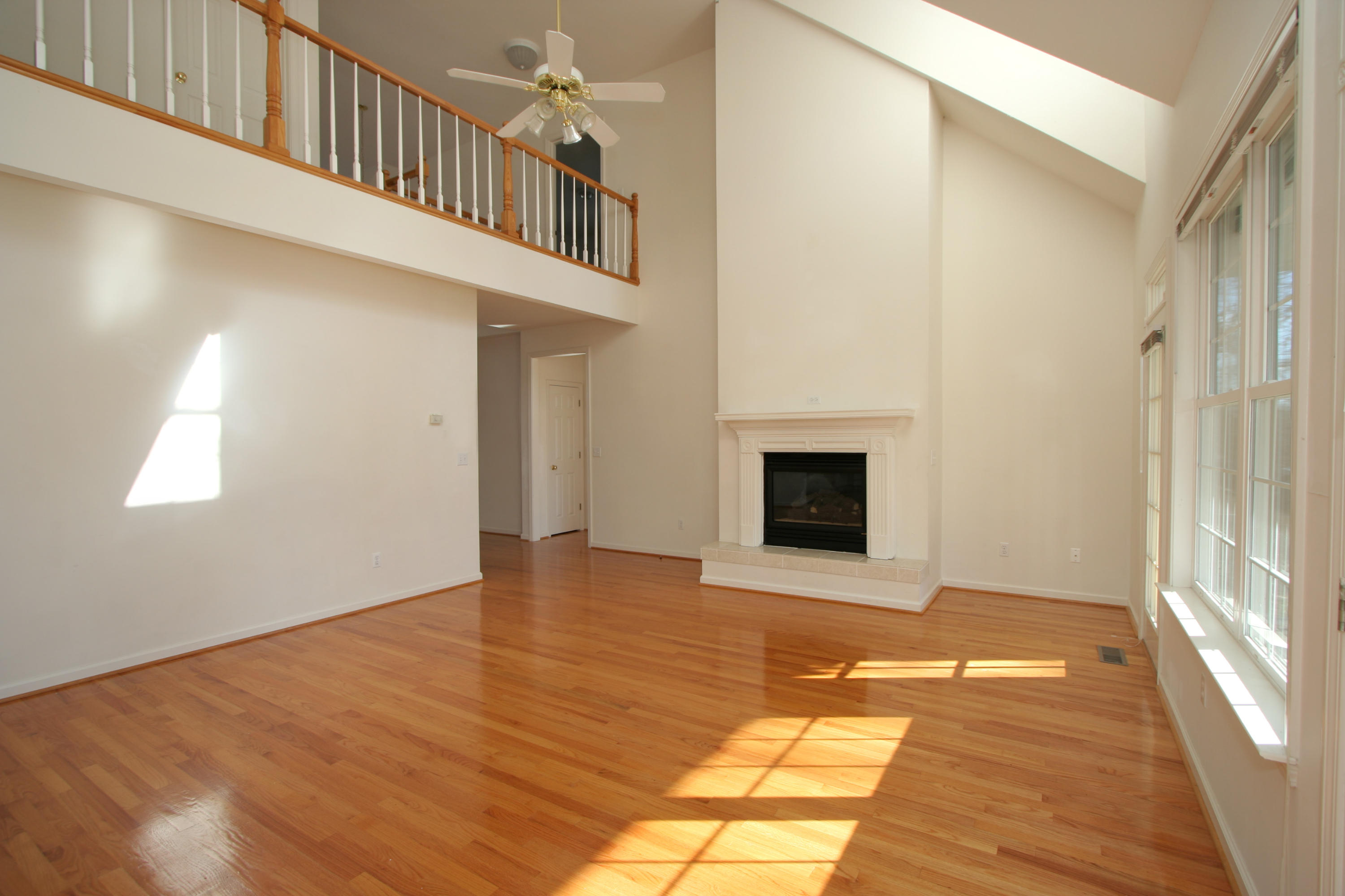 210 Inata Lane Loudon, TN 37774 - Photo 4 of 13 04_210InataLane_GreatRoom01