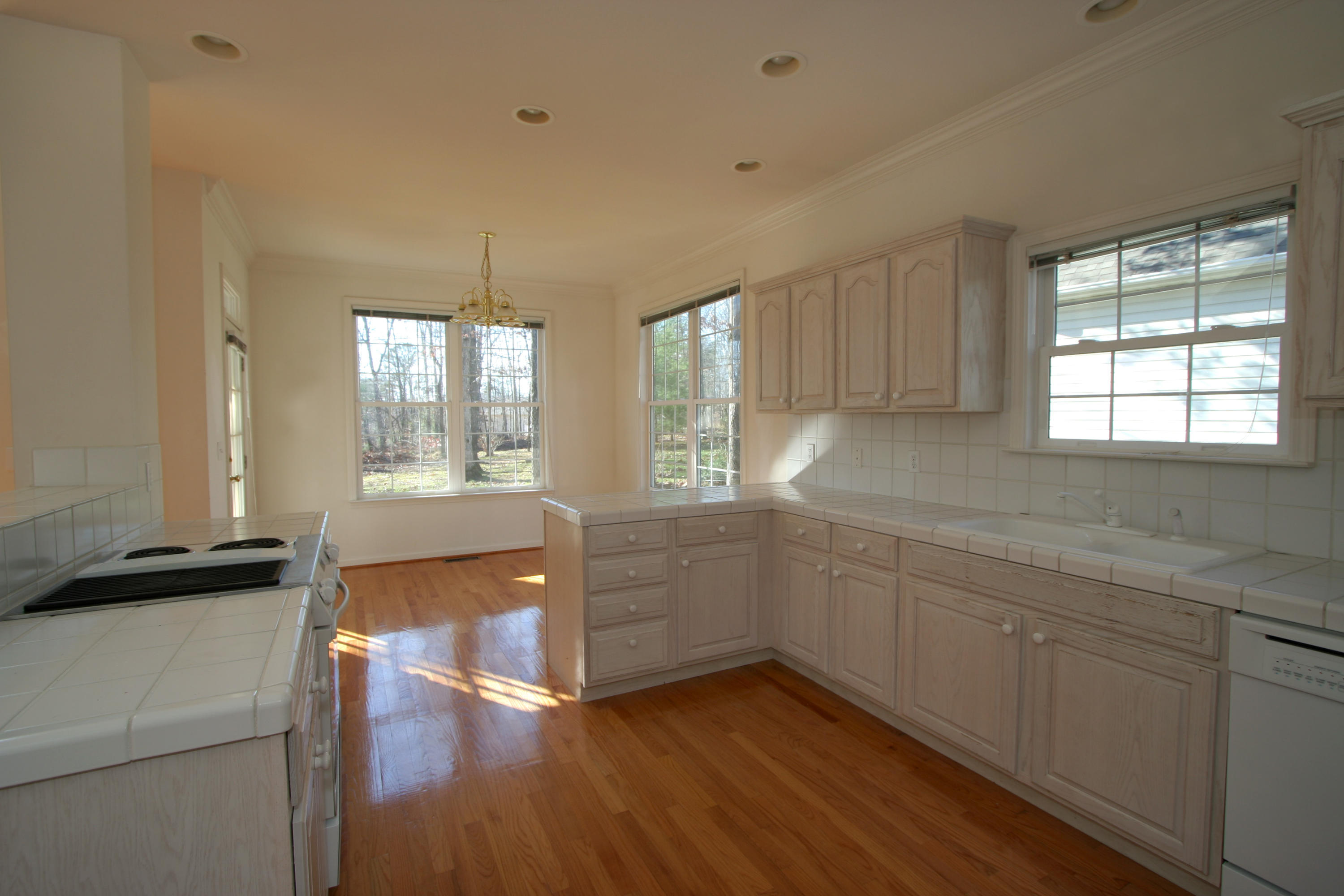 210 Inata Lane Loudon, TN 37774 - Photo 5 of 13 05_210InataLane_Kitchen01