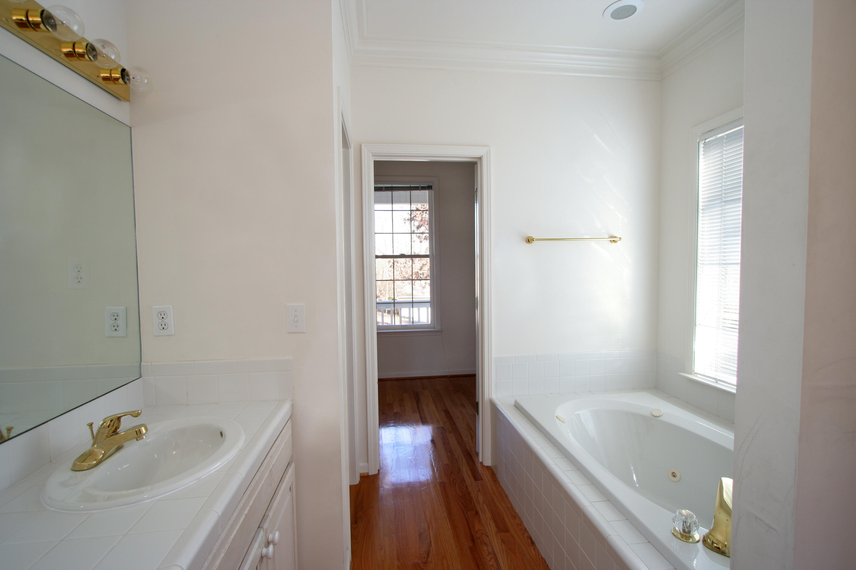210 Inata Lane Loudon, TN 37774 - Photo 8 of 13 08_210InataLane_MasterBath