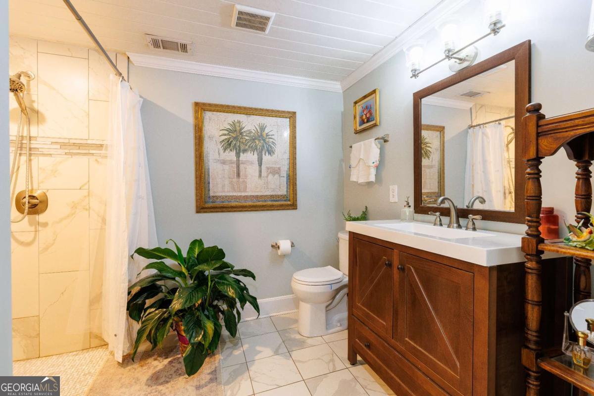 187 Jefferson Road Adel, GA 31620 - Photo 19 of 43 This bathroom is wheelchair accessible.