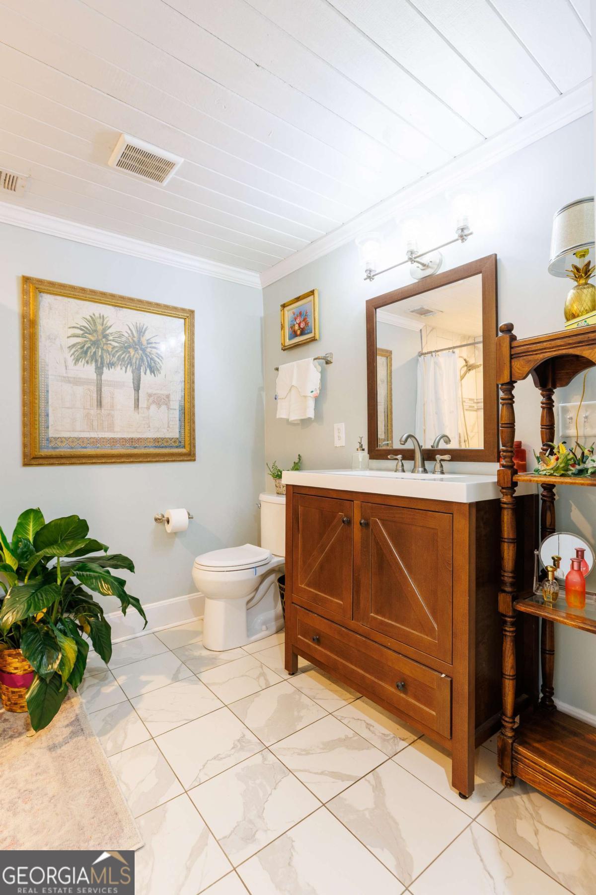 187 Jefferson Road Adel, GA 31620 - Photo 20 of 43 This bathroom is wheelchair accessible.