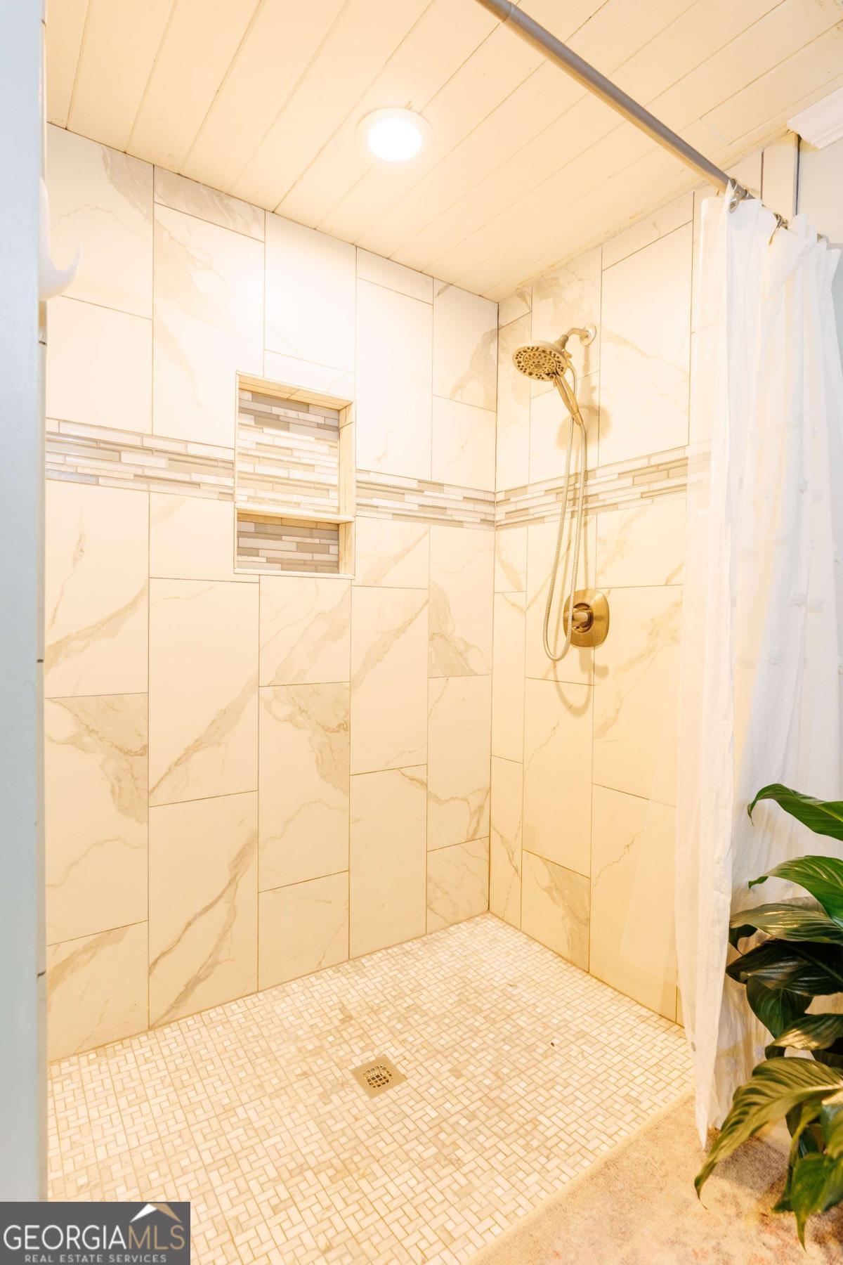 187 Jefferson Road Adel, GA 31620 - Photo 21 of 43 This bathroom is wheelchair accessible.