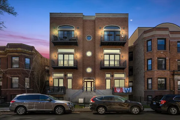 $3,800 | 3734 North Wilton Avenue, Unit 3N, Chicago, IL 60613