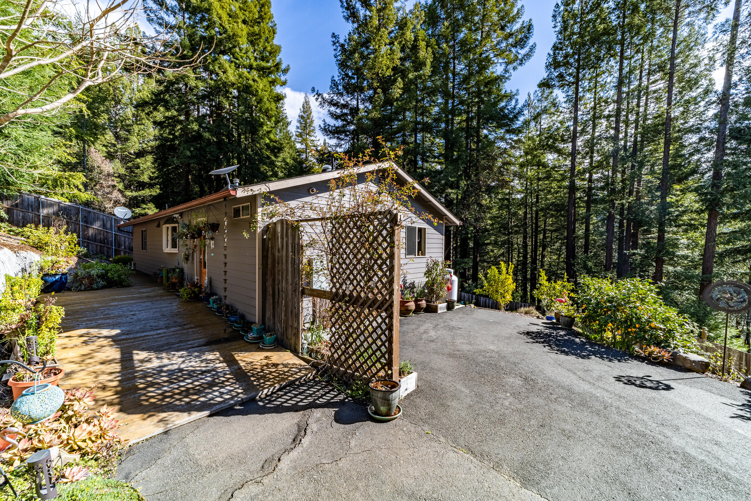 2375 Salmon Creek Road Miranda, CA 95553 - Photo 5 of 37
