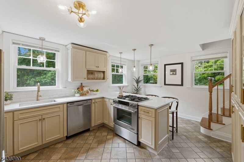 610 Springfield Avenue Summit, NJ 07901 - Photo 11 of 50