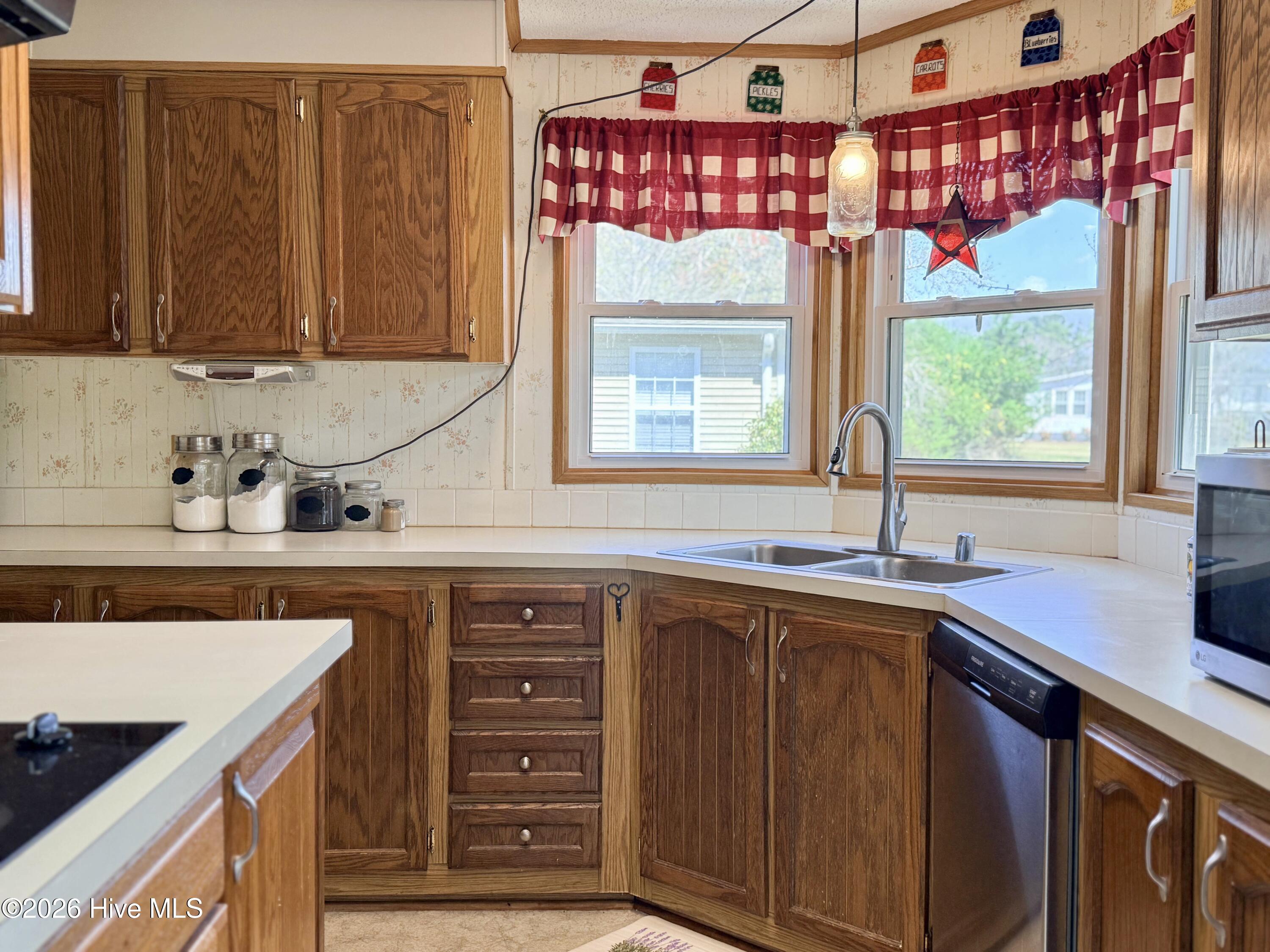 719 Nautical Court Hampstead, NC 28443 - Photo 18 of 58 4EE1D8DA-C7A1-4849-99B8-D632617BC055