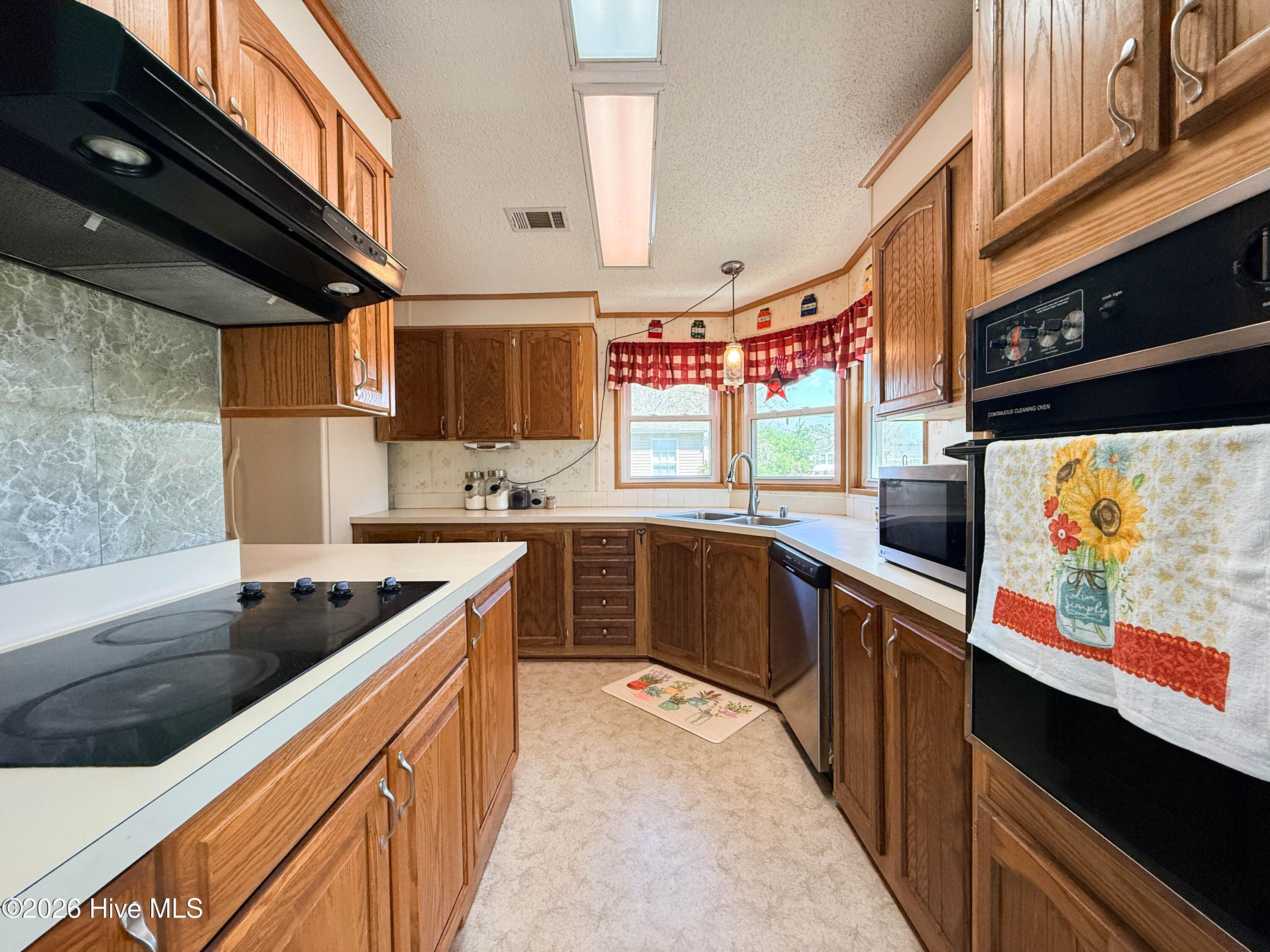 719 Nautical Court Hampstead, NC 28443 - Photo 19 of 58 8BFD4810-3CDF-4354-A18D-10B6257F29C5