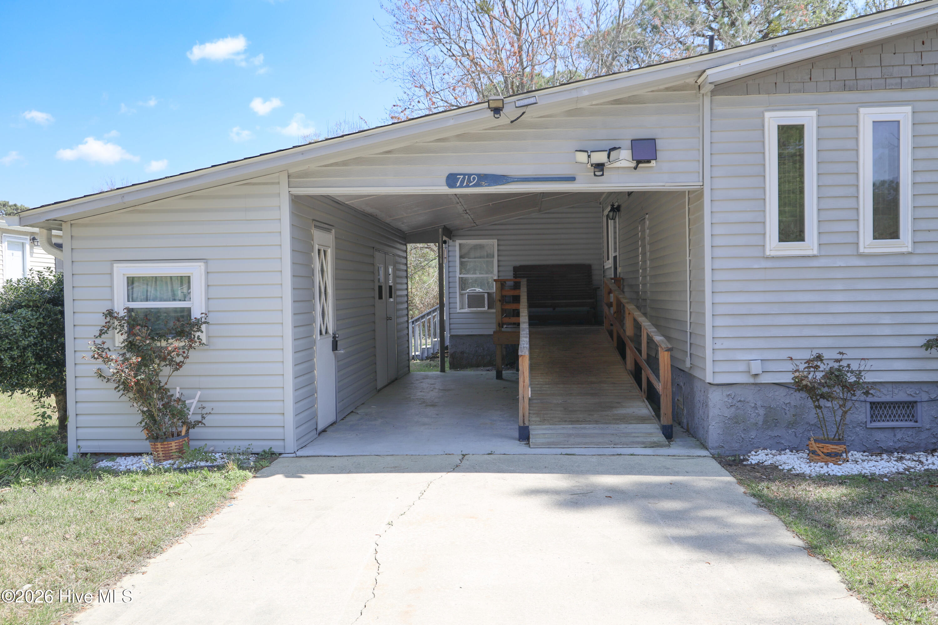 719 Nautical Court Hampstead, NC 28443 - Photo 3 of 58 77B70907-E38B-4D5D-BF97-90A360688B09