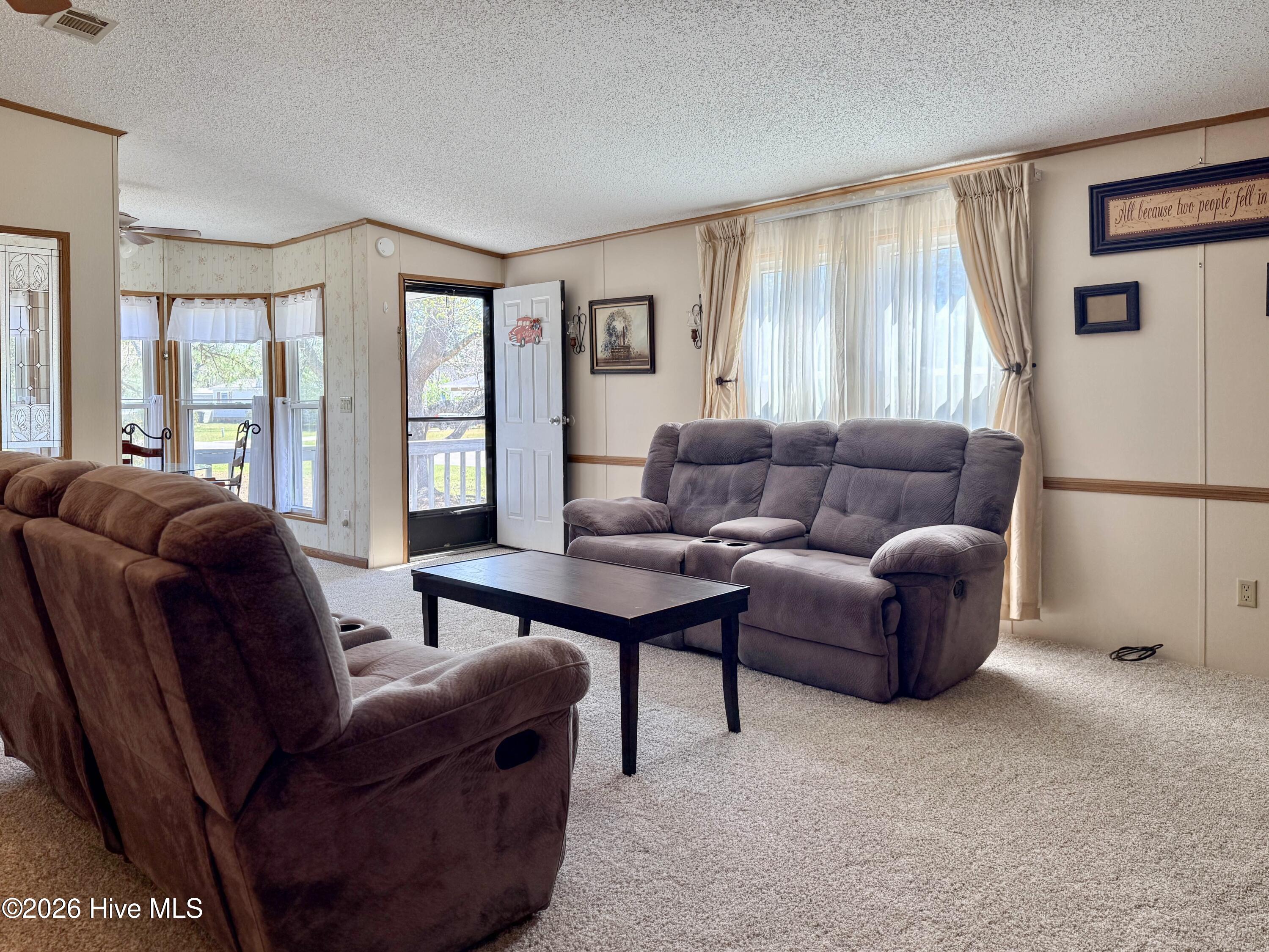 719 Nautical Court Hampstead, NC 28443 - Photo 4 of 58 1FD2C719-566F-4777-994A-80645F6A60B2