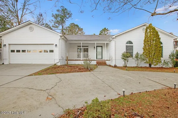 $1,875 | 147 East Ivybridge Drive, Hubert, NC 28539