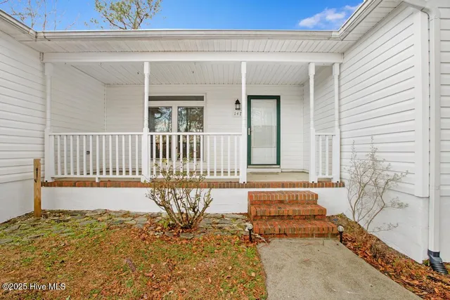 $1,875 | 147 East Ivybridge Drive, Hubert, NC 28539