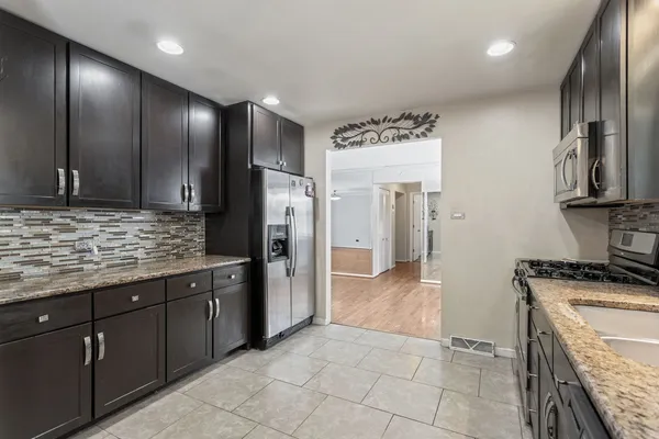 $280,000 | 15252 Waterman Drive, South Holland, IL 60473