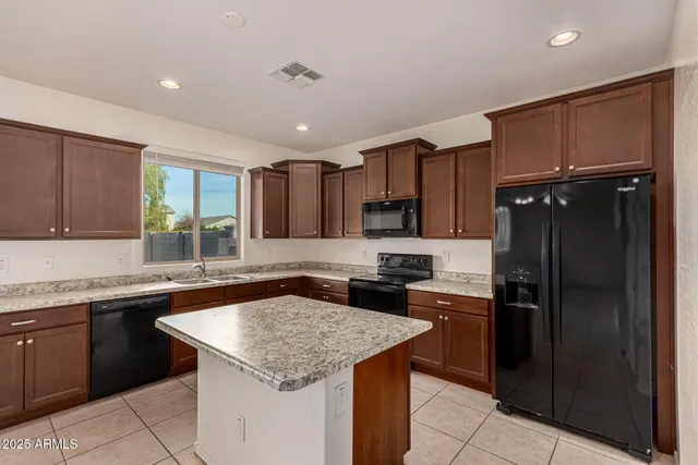 $2,100 | 6240 West Evergreen Road, Glendale, AZ 85302