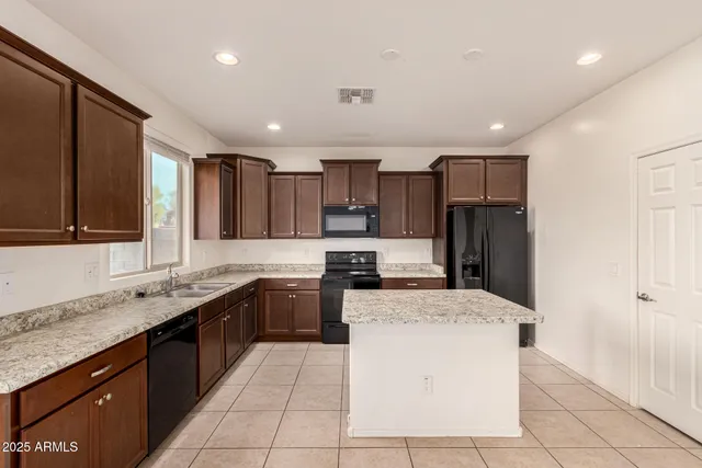 $2,100 | 6240 West Evergreen Road, Glendale, AZ 85302