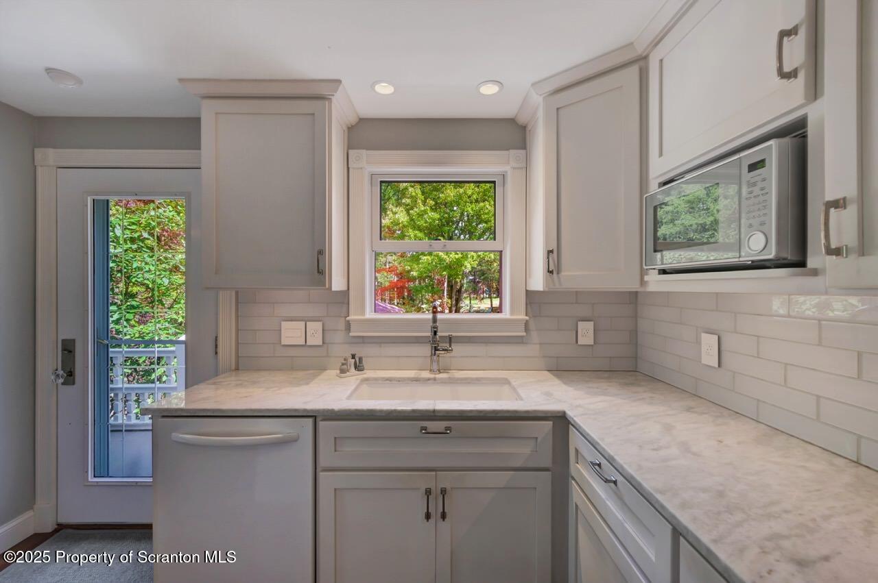 3360 Forest Road Wilkes Barre, PA 18706 - Photo 17 of 88 Kitchen