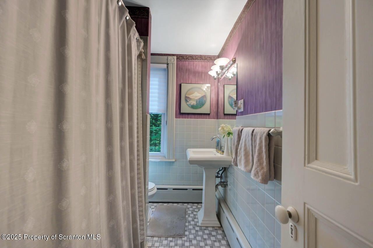 3360 Forest Road Wilkes Barre, PA 18706 - Photo 44 of 88 Full Bathroom