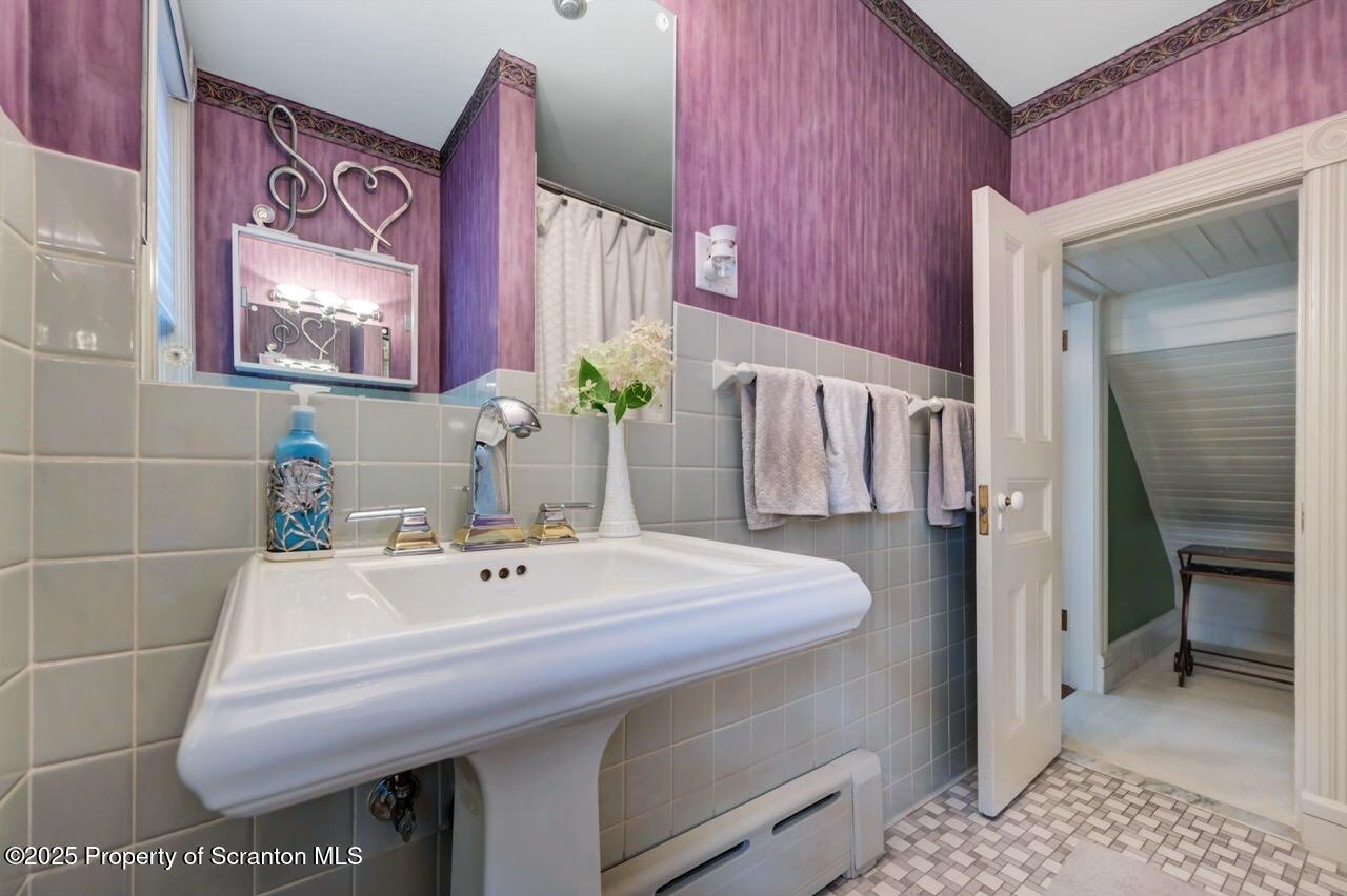 3360 Forest Road Wilkes Barre, PA 18706 - Photo 45 of 88 Full Bathroom