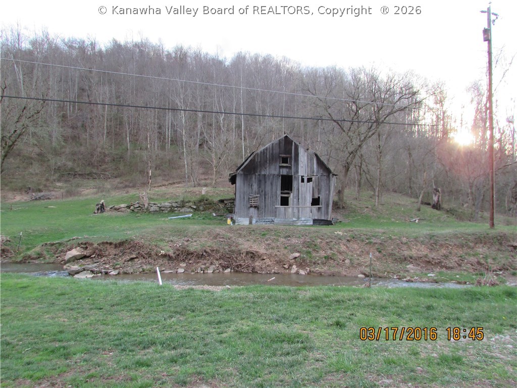 3937 North Grapevine Road Charleston, WV 25320 - Photo 5 of 26 Gallery Image 5