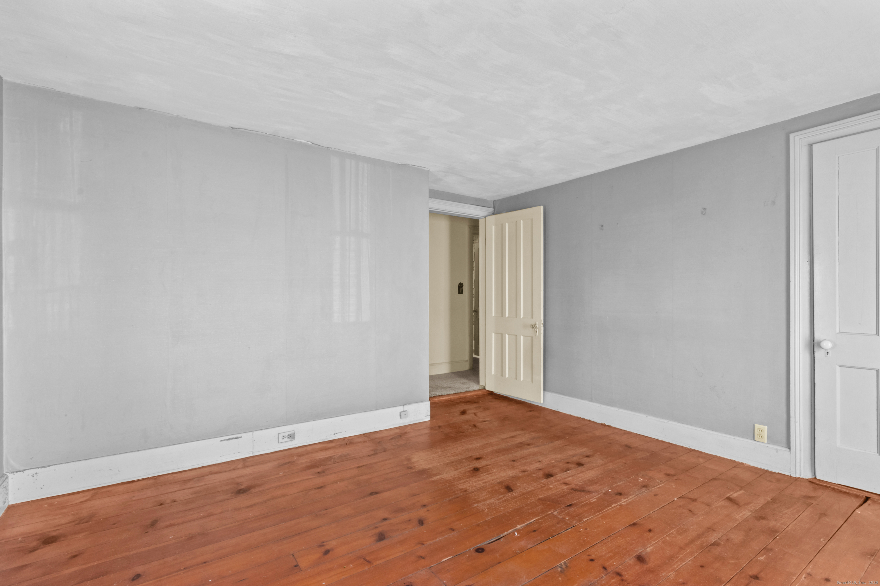 179 Verna Hill Road Fairfield, CT 06824 - Photo 27 of 36 a view of an empty room