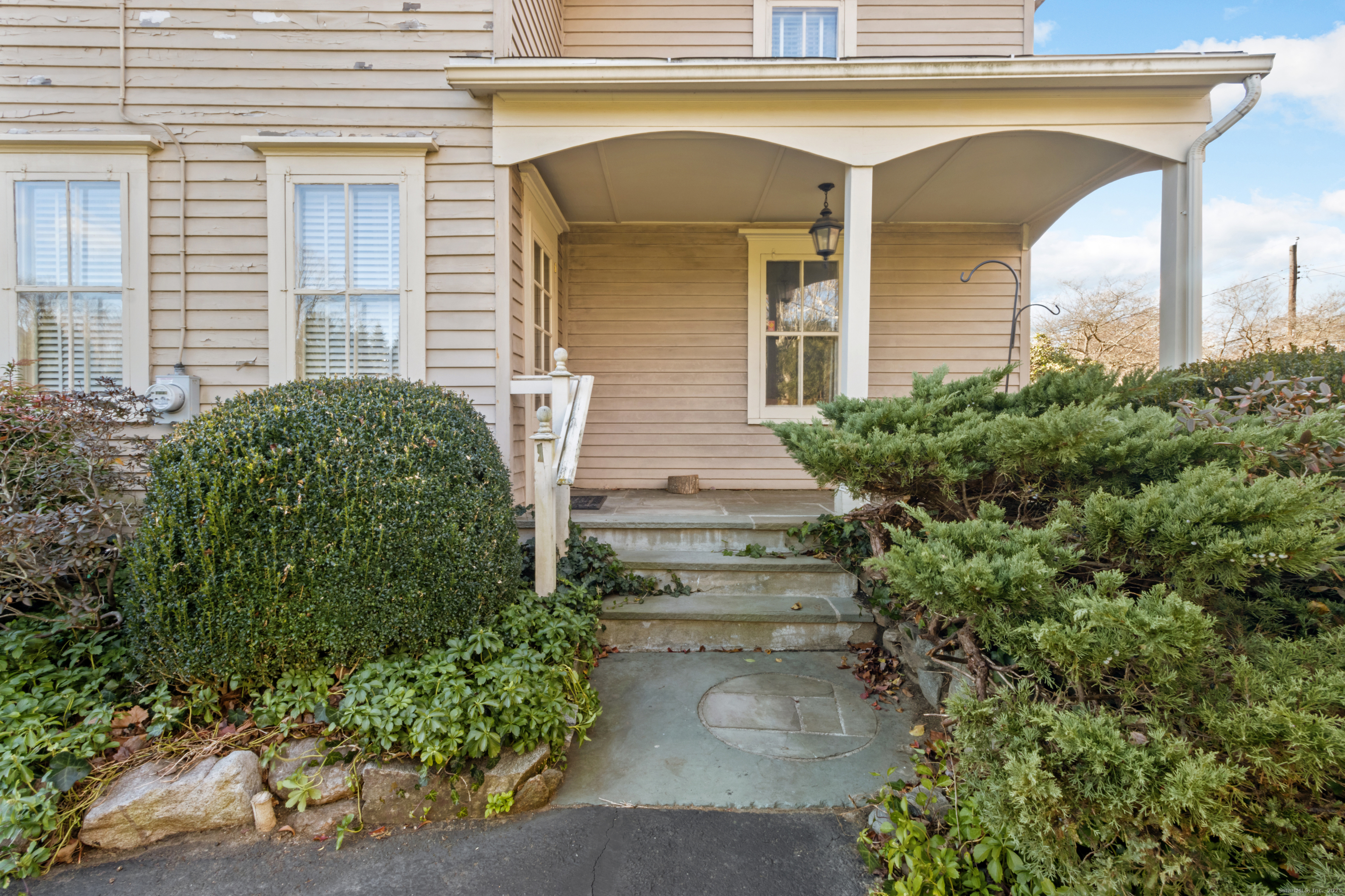 179 Verna Hill Road Fairfield, CT 06824 - Photo 4 of 36 a front view of a house with a yard