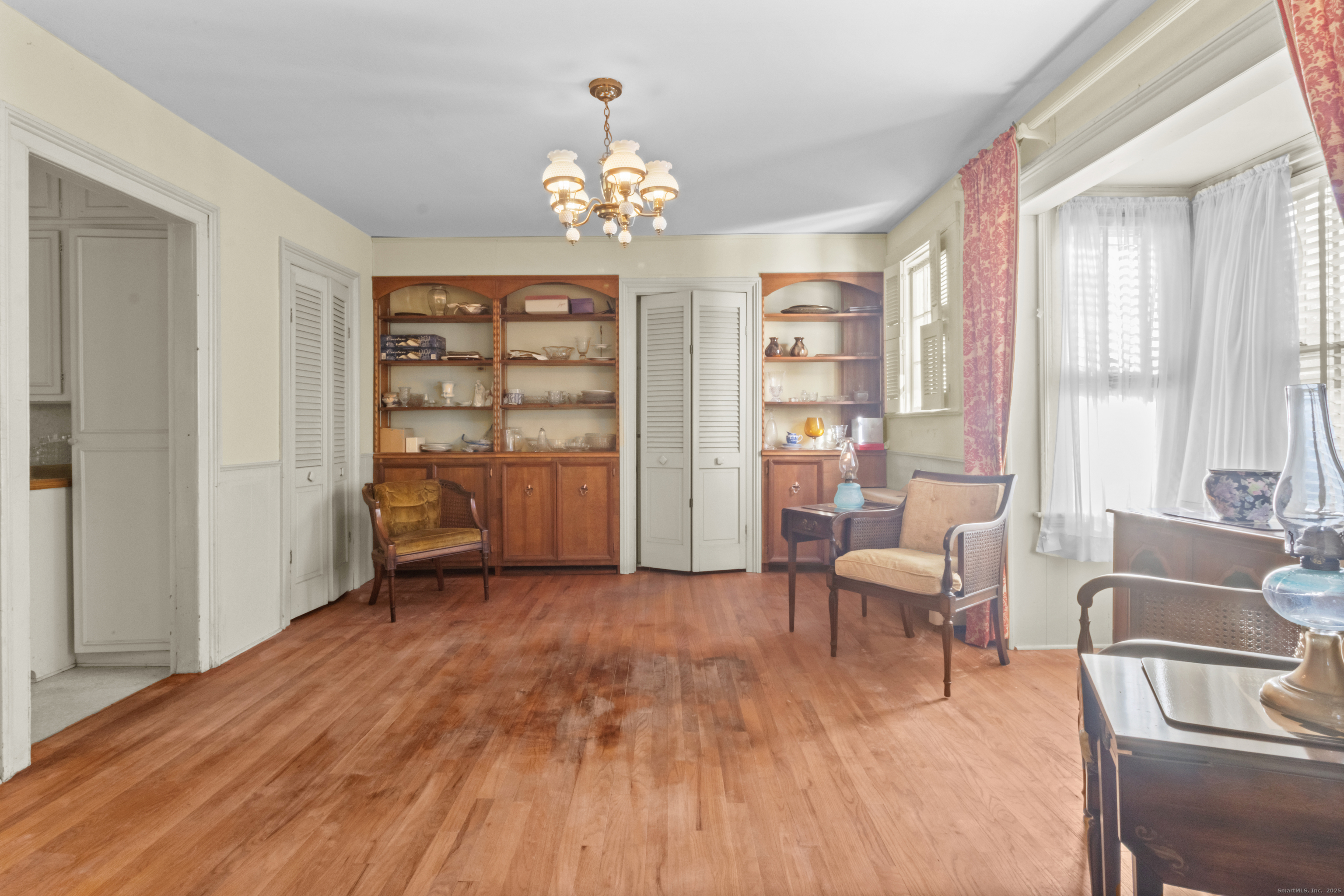 179 Verna Hill Road Fairfield, CT 06824 - Photo 7 of 36 a living room with furniture and a chandelier