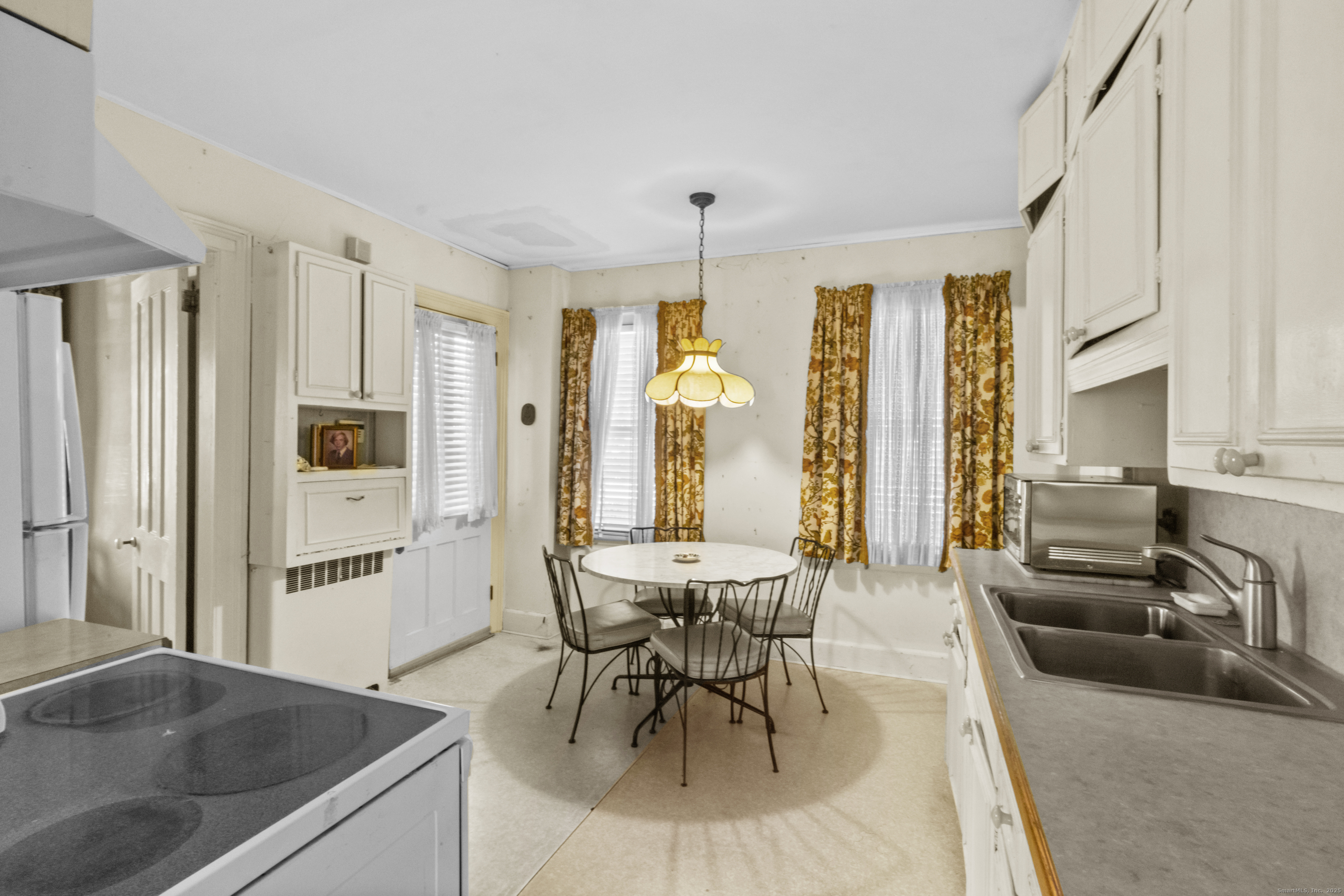 179 Verna Hill Road Fairfield, CT 06824 - Photo 9 of 36 a view of a livingroom with furniture window and wooden floor