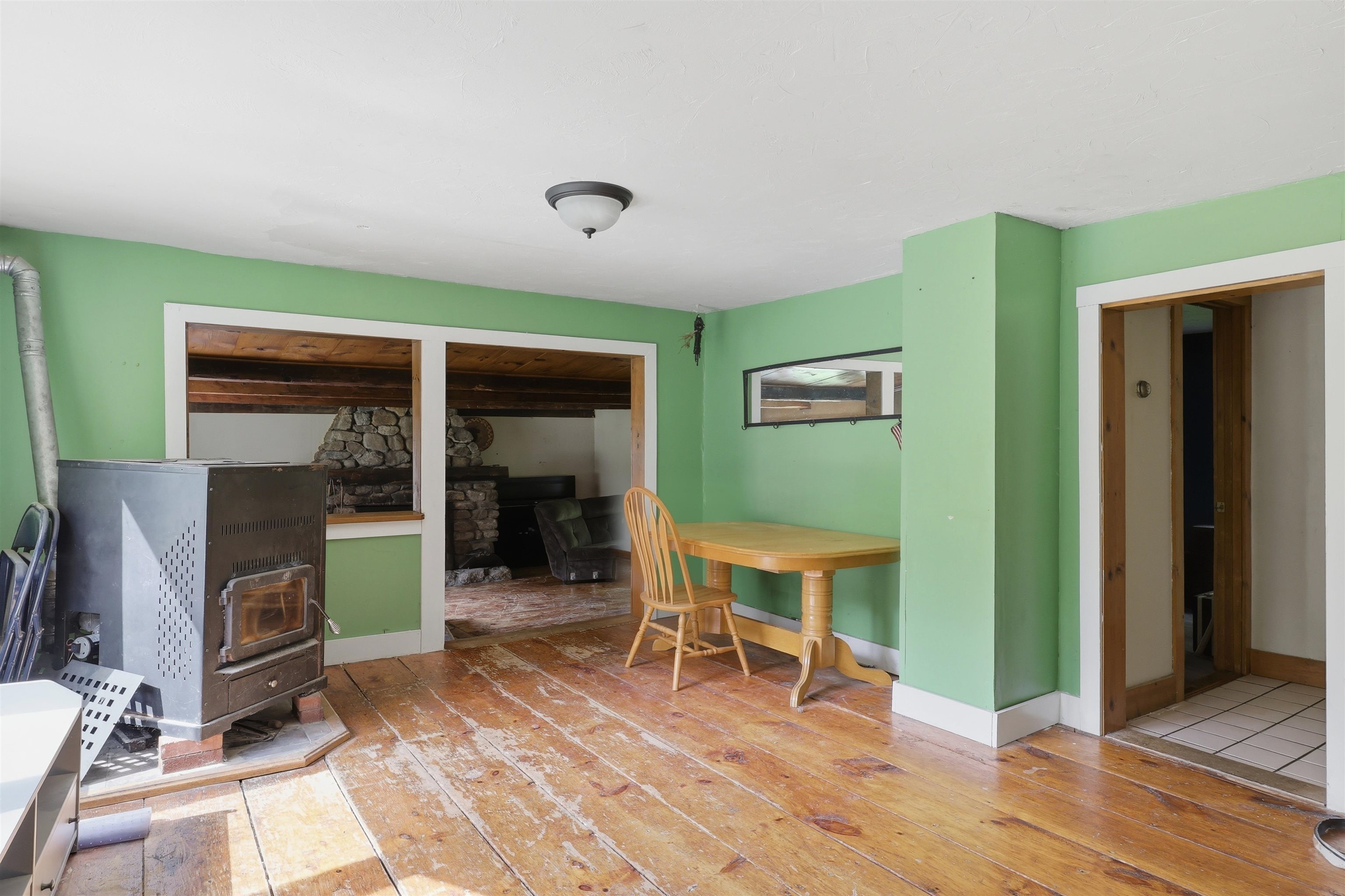 32 East Lull Place New Boston, NH 03070 - Photo 7 of 27