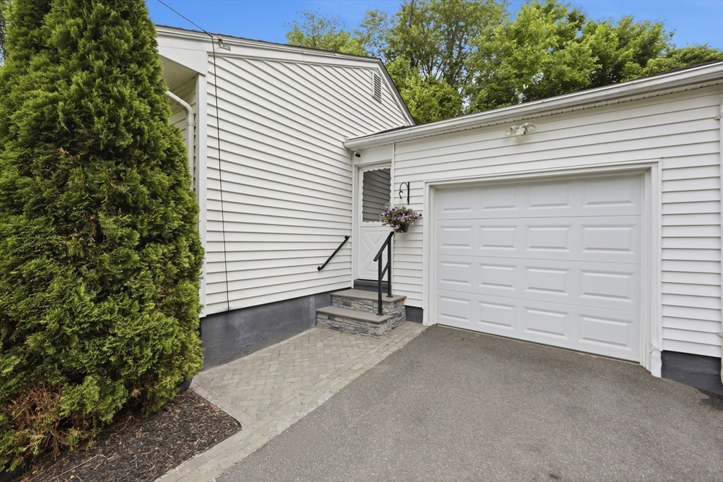 75 Adrian Avenue West Springfield, MA 01089 - Photo 7 of 41