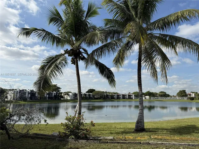 $355,000 | 510 West Park Drive, Unit 105, Miami, FL 33172