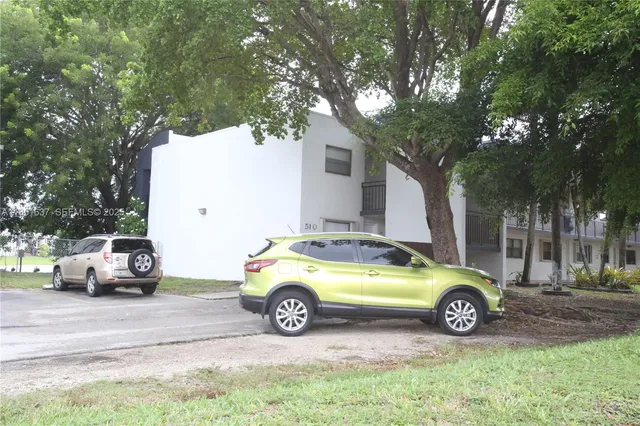 $355,000 | 510 West Park Drive, Unit 105, Miami, FL 33172