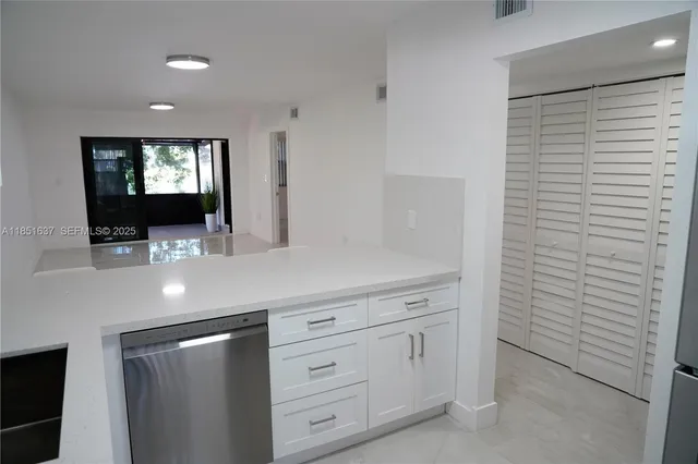 $355,000 | 510 West Park Drive, Unit 105, Miami, FL 33172