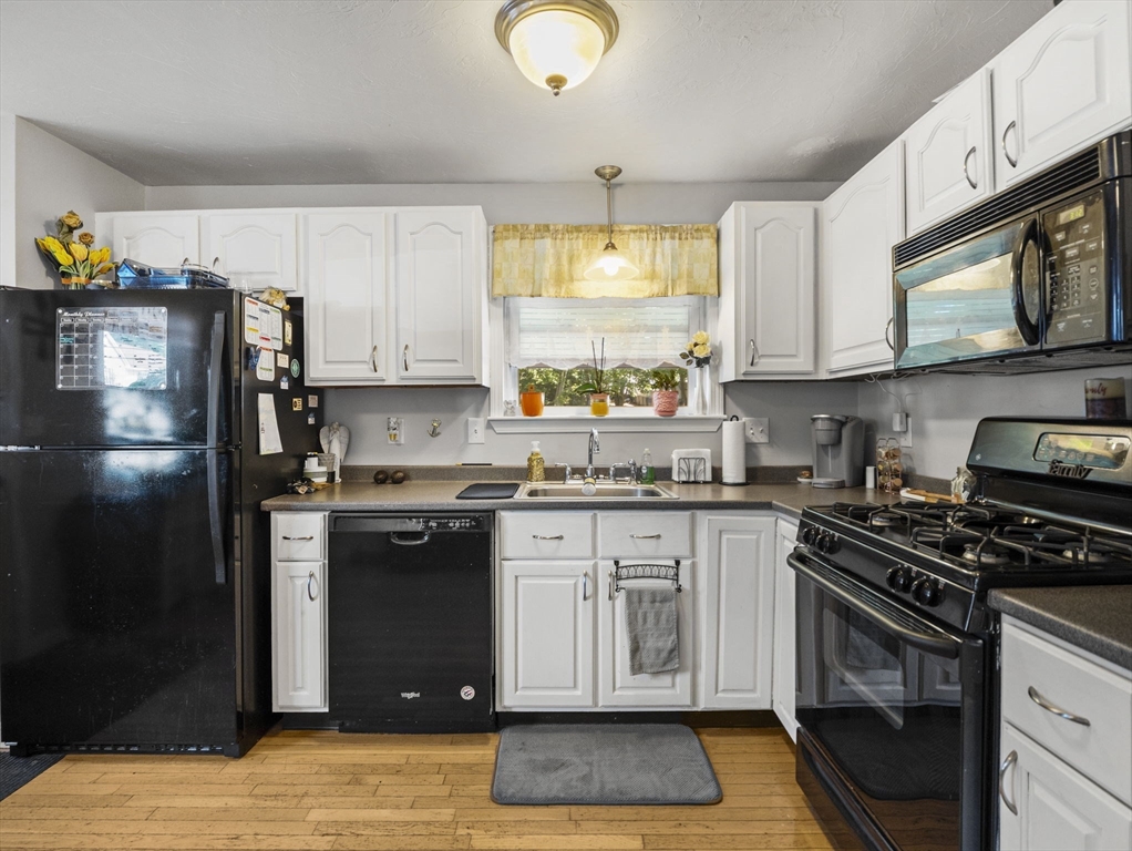252 Union Street, Unit 252 Franklin, MA 02038 - Photo 3 of 24 Gallery Image 3