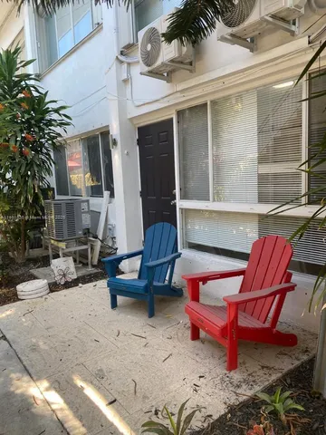 $2,100 | 7435 Byron Avenue, Unit 2, Miami Beach, FL 33141