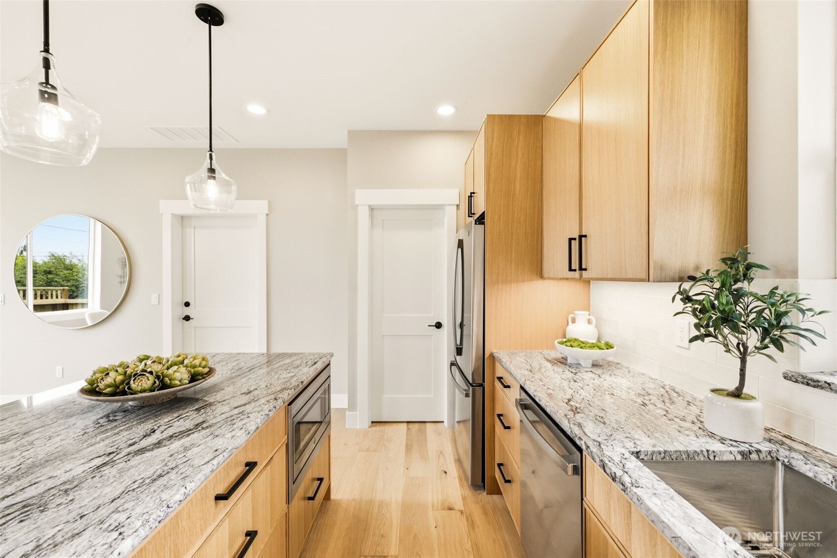 10202 44th Avenue Southwest Seattle, WA 98146 - Photo 12 of 35