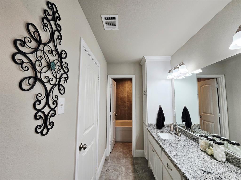 101 East Whitewright Road Savoy, TX 75479 - Photo 14 of 19 Primary, double sinks 4 piece bath