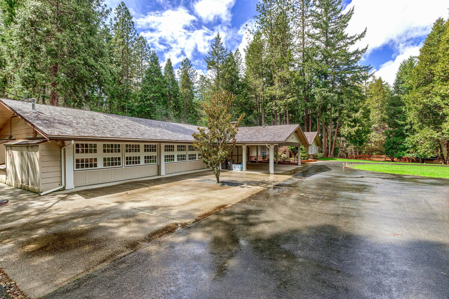 5290 Hugo Road Grants Pass, OR 97526 - Photo 2 of 59 03_HR_3_mls