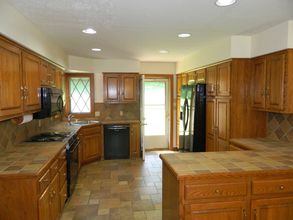 946 South Fork Road Marion, VA 24354 - Photo 9 of 46 Gallery Image 9