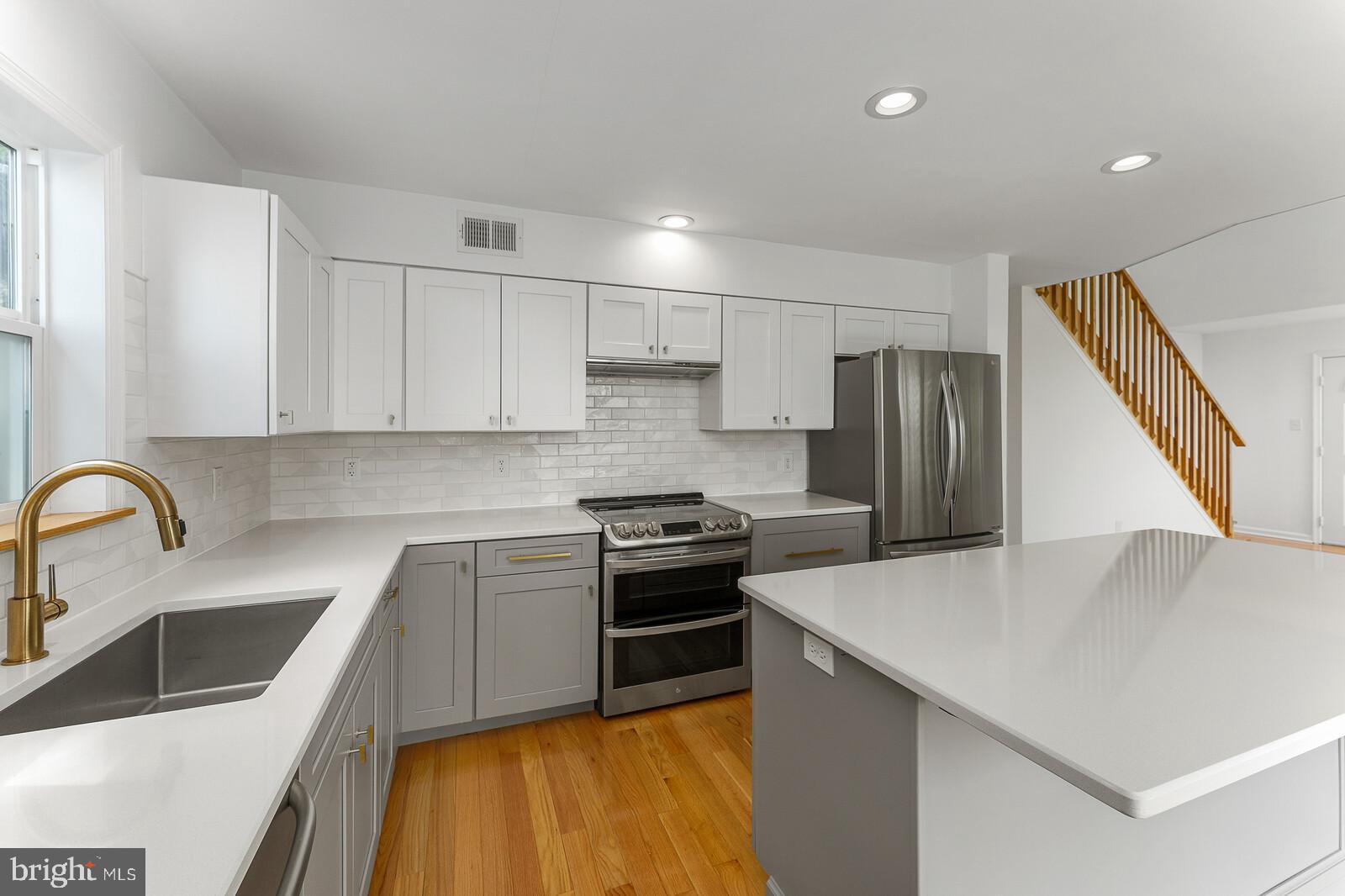 2602 Lookout Road Haymarket, VA 20169 - Photo 13 of 50 Upgraded Kitchen with Quartz Countertops