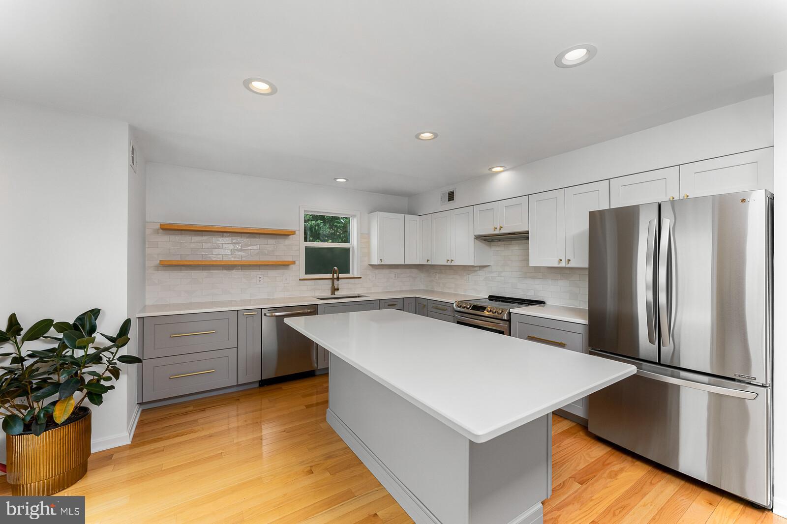 2602 Lookout Road Haymarket, VA 20169 - Photo 16 of 50 Floating Oak shelves in Kitchen