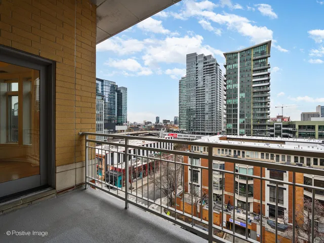 $725,000 | 657 West Fulton Street, Unit 708, Chicago, IL 60661